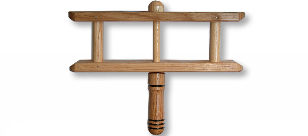 ROTTATING WOODEN HAND REEL